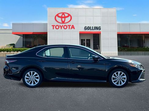 Used 2023 Toyota Camry LE FWD image 6