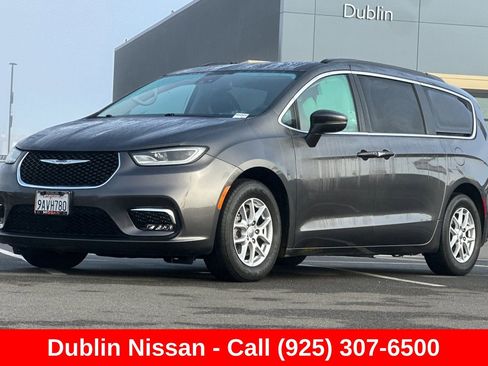 Used 2022 Chrysler Pacifica Touring-L FWD image 8