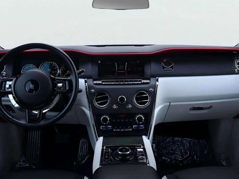 Certified 2019 Rolls-Royce Cullinan AWD/4WD image 4