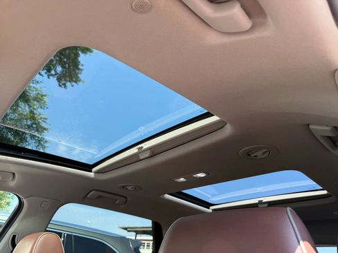 Used 2021 Buick Enclave Avenir w/ Avenir Technology Package image 43