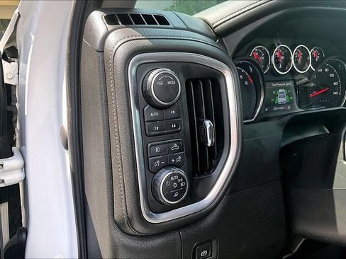 Used 2020 Chevrolet Silverado 1500 LTZ w/ LTZ Convenience Package AWD/4WD image 36