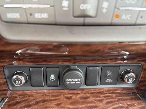 Used 2017 Nissan Armada Platinum w/ Captain Seat Package AWD/4WD image 18