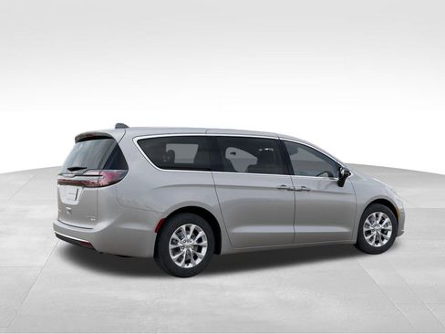 New 2026 Chrysler Pacifica Limited image 4