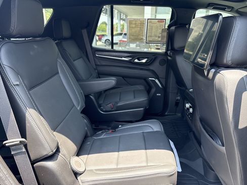 Used 2024 GMC Yukon Denali w/ Advanced Technology Package AWD/4WD image 10