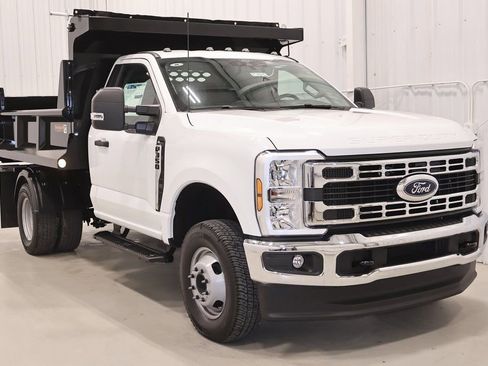 New 2025 Ford F350 XL w/ XL Chrome Package image 3