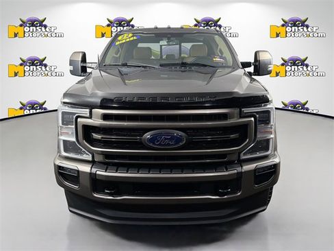 Used 2022 Ford F350 Lariat image 2