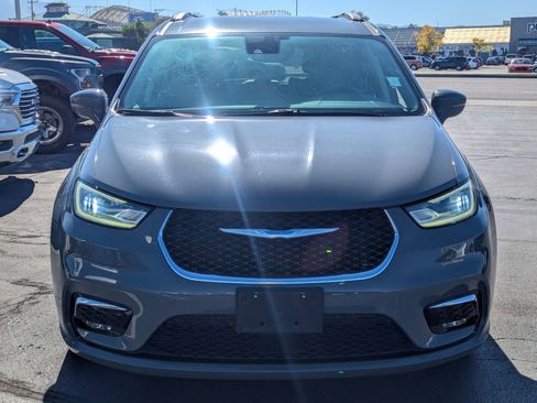 Used 2021 Chrysler Pacifica Touring image 10