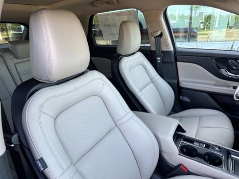 New 2025 Lincoln Corsair Grand Touring image 18