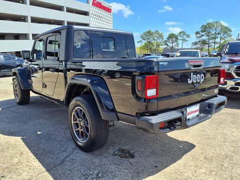 Used 2023 Jeep Gladiator Overland image 3