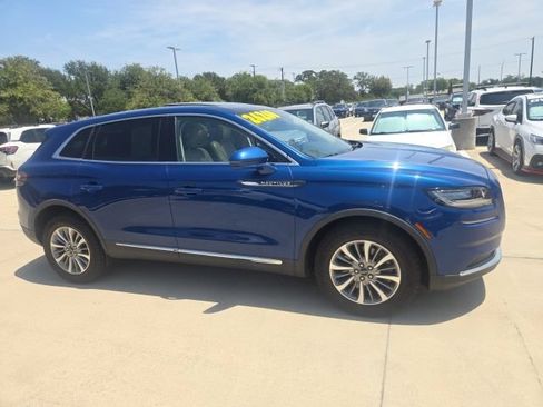 Used 2021 Lincoln Nautilus Reserve AWD/4WD image 2