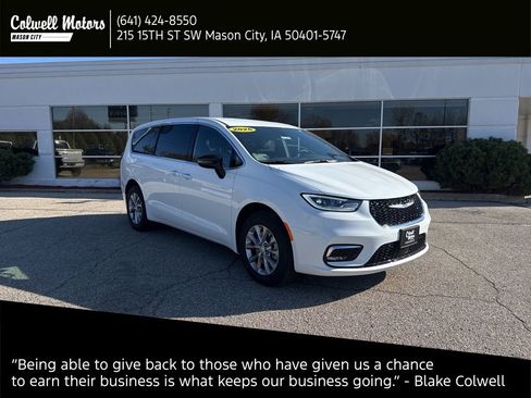 New 2026 Chrysler Pacifica Select image 1