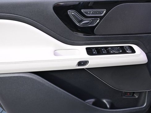 New 2026 Lincoln Aviator AWD image 23