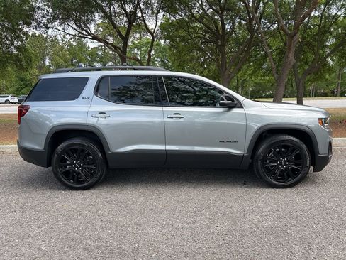 Used 2023 GMC Acadia SLT w/ Elevation Edition image 5