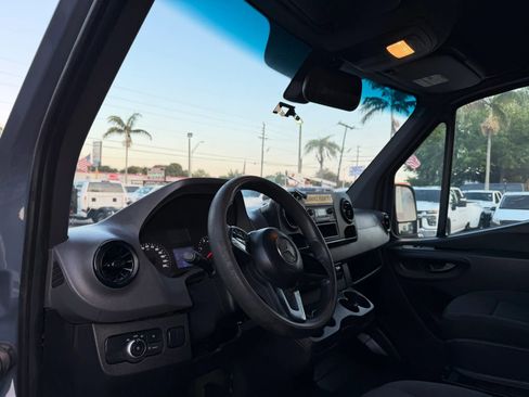 Used 2019 Mercedes-Benz Sprinter 144 image 11