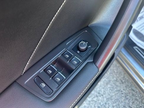 Certified 2024 Volkswagen Tiguan SE R-Line image 12