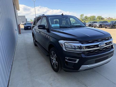 Used 2024 Ford Expedition Max Limited AWD/4WD image 3