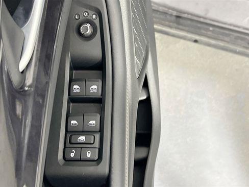 Used 2023 Jeep Grand Cherokee Altitude image 17