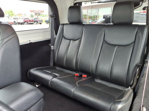 Used 2016 Jeep Wrangler Rubicon w/ Power Convenience Group AWD/4WD image 11