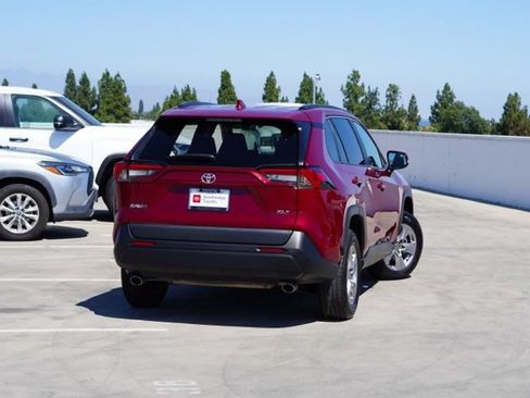 Used 2025 Toyota RAV4 XLE FWD image 8