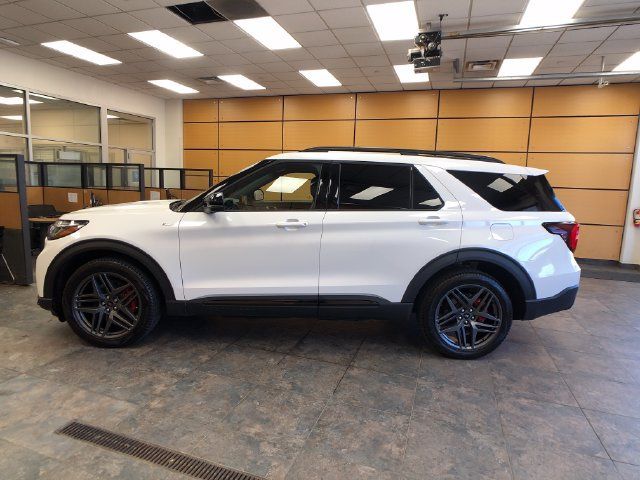 Used 2025 Ford Explorer ST-Line w/ Premium Package AWD/4WD image 4