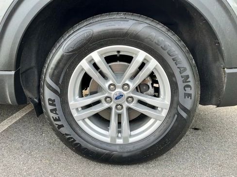 Used 2022 Ford Explorer XLT w/ Equipment Group 202A AWD/4WD image 13
