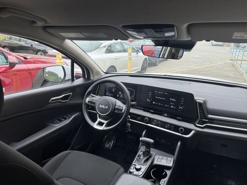 Used 2025 Kia Sportage LX image 33