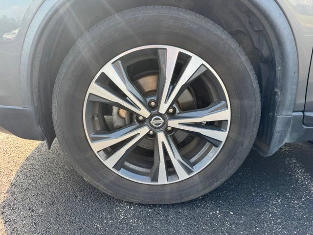 Used 2017 Nissan Rogue SL w/ SL Premium Package FWD image 12