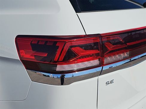 Used 2025 Volkswagen Atlas SE image 34