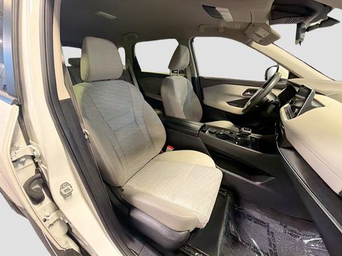 Used 2023 Nissan Rogue SV image 30