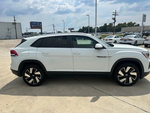 Used 2024 Volkswagen Atlas Cross Sport SE image 6