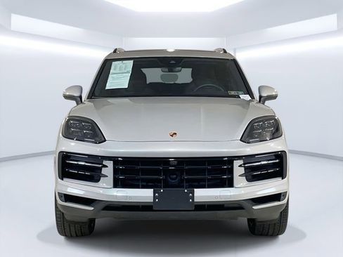 Certified 2025 Porsche Cayenne w/ Premium Package Plus image 10