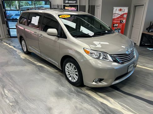 Used 2017 Toyota Sienna XLE w/ XLE Navigation Package FWD image 1