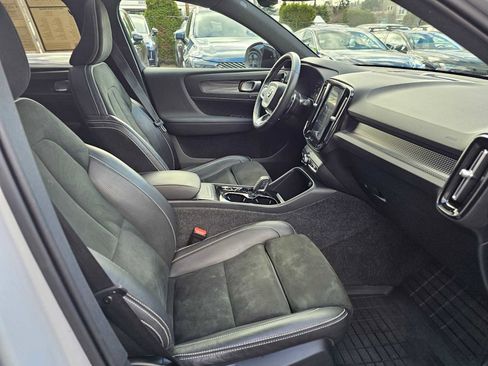 Used 2020 Volvo XC40 T5 R-Design w/ Protection Package image 10