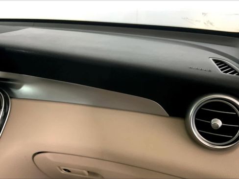 Used 2018 Mercedes-Benz GLC 300 4MATIC image 19