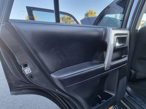 Used 2018 Toyota 4Runner SR5 image 33