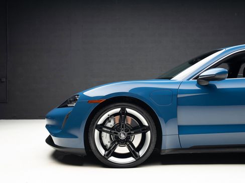 Used 2022 Porsche Taycan 4S image 18