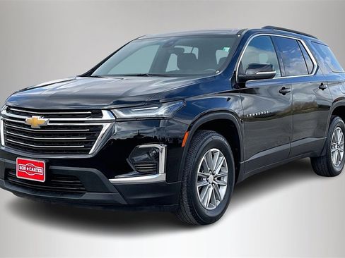 Used 2022 Chevrolet Traverse LT image 2