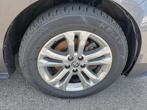 Used 2023 Toyota Sienna Platinum AWD/4WD image 27