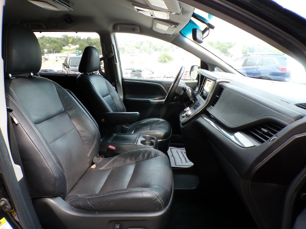 Used 2016 Toyota Sienna SE FWD image 15