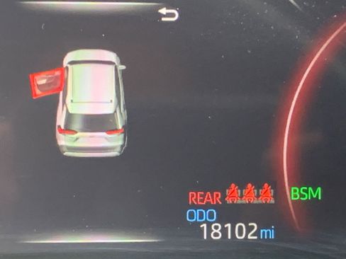 Used 2025 Toyota RAV4 XLE image 40