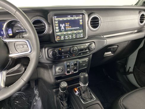 Used 2023 Jeep Wrangler Sahara image 29