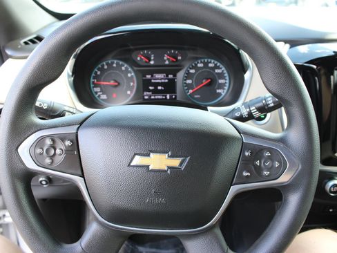 Used 2022 Chevrolet Traverse LS FWD image 13