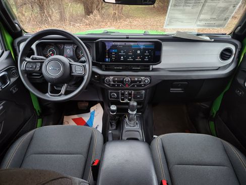 Used 2025 Jeep Gladiator Nighthawk image 3