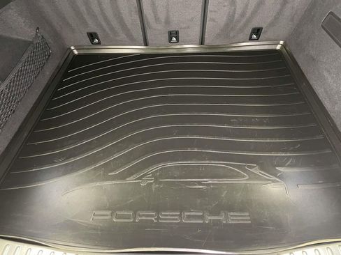 Used 2025 Porsche Cayenne Coupe image 20