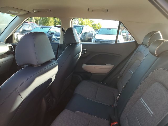 Used 2024 Hyundai Venue Limited FWD image 8