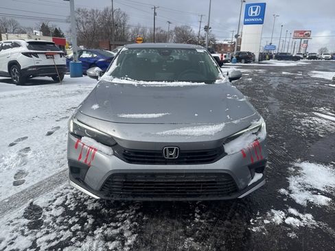 Used 2022 Honda Civic LX image 2