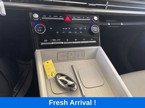 Used 2025 Hyundai Santa Fe SEL FWD image 9