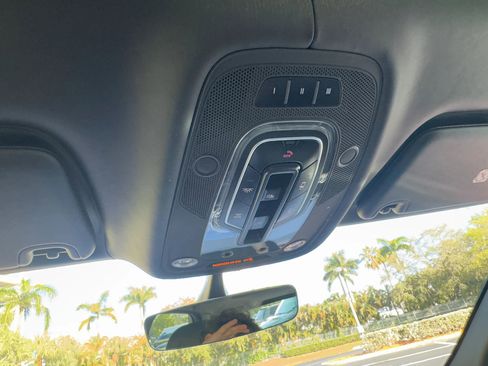 Used 2019 Bentley Bentayga image 24