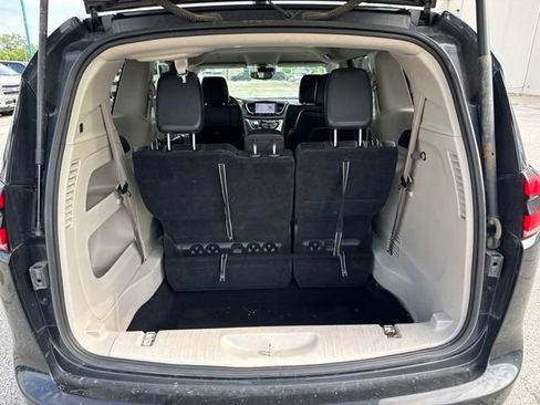 Used 2022 Chrysler Pacifica Touring-L FWD image 15