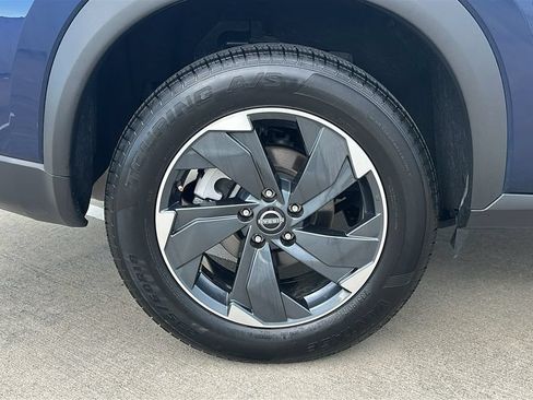 Used 2025 Nissan Rogue SV AWD/4WD image 16